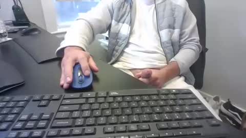 hoverday online show from October 25, 2025, 1:07 pm