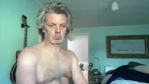 Snapshot of howlingatnothing chatting on October 1, 2025, 8:48 pm howlingatnothing online show from October 1, 2025, 8:48 pm