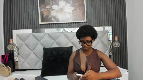 Snapshot of huddah_cam chatting on November 5, 2025, 11:21 am huddah online show from November 5, 2025, 11:21 am
