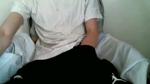 Keanu online show from November 4, 2025, 1:54 pm