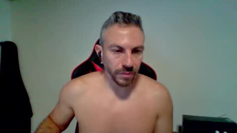 Snapshot of huge__cumshot chatting on September 30, 2025, 2:44 pm huge__cumshot online show from September 30, 2025, 2:44 pm