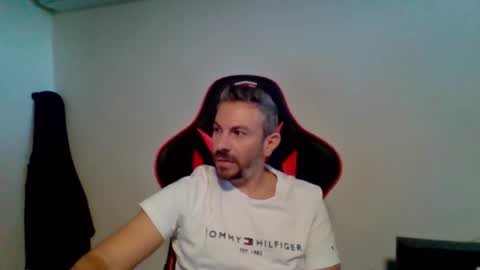 Snapshot of huge__cumshot chatting on October 15, 2025, 7:41 am huge__cumshot online show from October 15, 2025, 7:41 am