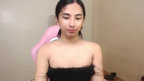 Snapshot of hugeasiancockandrea chatting on December 31, 2024, 12:32 am drea  online show from December 31, 2024, 12:32 am