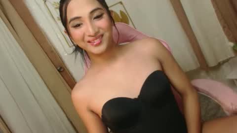 Snapshot of hugeasiancockandrea chatting on October 2, 2025, 2:35 pm drea  online show from October 2, 2025, 2:35 pm