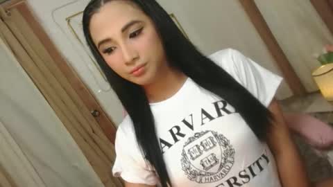 Snapshot of hugeasiancockandrea chatting on October 5, 2025, 5:22 pm drea  online show from October 5, 2025, 5:22 pm