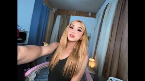 Snapshot of hugeasiancockandrea chatting on October 8, 2025, 10:18 pm drea  online show from October 8, 2025, 10:18 pm