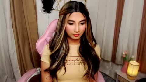 Snapshot of hugeasiancockandrea chatting on October 18, 2025, 11:33 am drea  online show from October 18, 2025, 11:33 am
