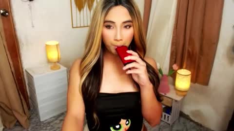 Snapshot of hugeasiancockandrea chatting on October 26, 2025, 1:50 pm drea  online show from October 26, 2025, 1:50 pm