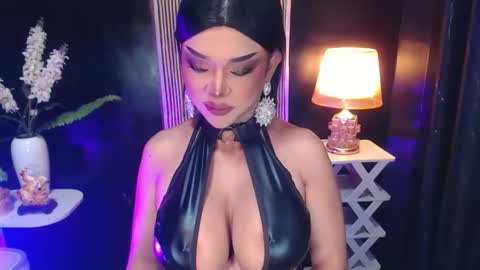 Snapshot of hugecockchristine chatting on April 29, 2026, 6:47 pm Christine online show from April 29, 2026, 6:47 pm