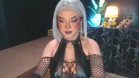Snapshot of hugecockchristine chatting on June 2, 2026, 6:43 pm Christine online show from June 2, 2026, 6:43 pm