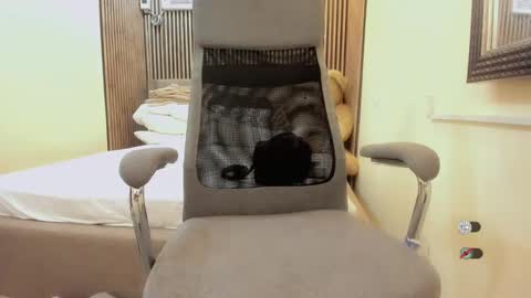 Queen karen grey online show from December 27, 2024, 7:29 am