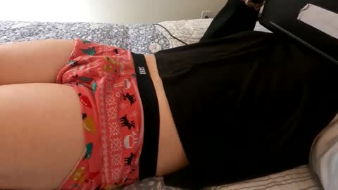 HugeCumshots online show from April 11, 2026, 6:01 pm