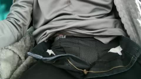 Snapshot of hugepecker131 chatting on December 31, 2024, 3:09 pm hugepecker131 online show from December 31, 2024, 3:09 pm