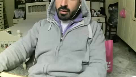 hugeveiny online show from February 18, 2025, 4:26 pm