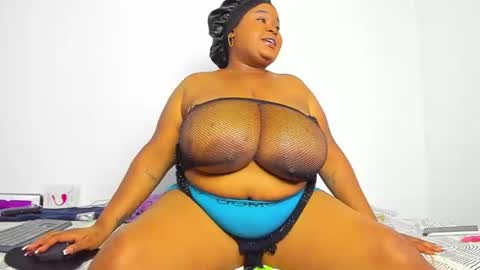 Snapshot of hugexboobs69 chatting on July 10, 2026, 12:26 am Osita online show from July 10, 2026, 12:26 am