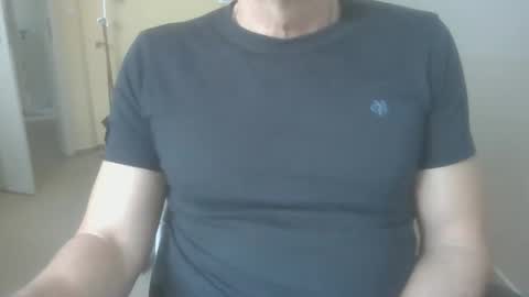 hundeleine online show from December 2, 2025, 8:19 am