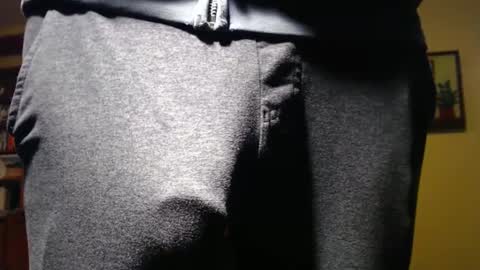 Big uncut cock dripping online show from January 8, 2025, 1:32 am