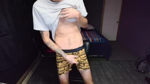 Snapshot of hungbidad666 chatting on December 4, 2024, 8:29 pm FootLover online show from December 4, 2024, 8:29 pm