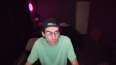 Snapshot of hungbidad666 chatting on December 6, 2024, 3:30 am FootLover online show from December 6, 2024, 3:30 am