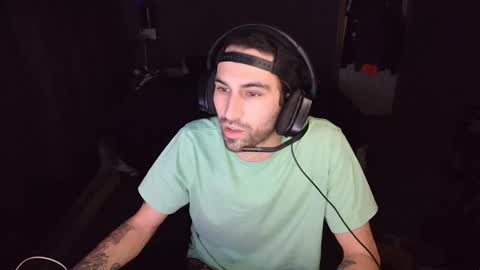 Snapshot of hungbidad666 chatting on December 16, 2024, 12:26 am FootLover online show from December 16, 2024, 12:26 am