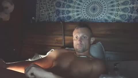 hunglikeray2286 online show from June 4, 2026, 9:37 am