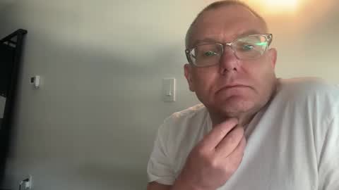 Snapshot of hungron9 chatting on November 14, 2025, 6:50 pm AARON online show from November 14, 2025, 6:50 pm