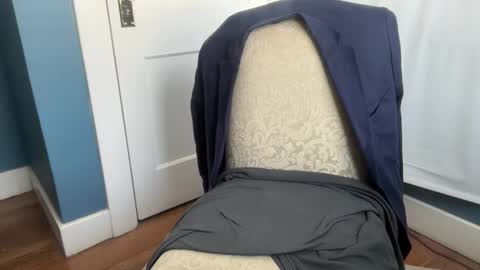 Snapshot of hungron9 chatting on December 2, 2025, 3:18 pm AARON online show from December 2, 2025, 3:18 pm