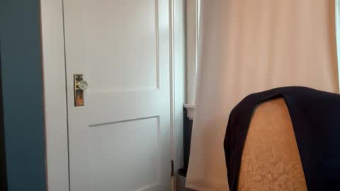 Snapshot of hungron9 chatting on December 4, 2025, 1:31 pm AARON online show from December 4, 2025, 1:31 pm