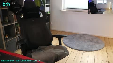 hungry_26 online show from May 5, 2026, 9:28 am