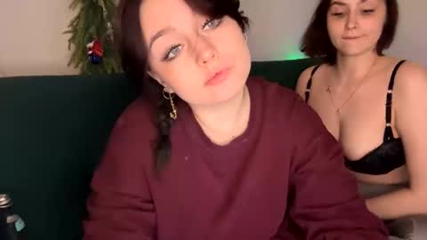 Snapshot of hungry_bunnyyyy chatting on December 21, 2024, 9:15 pm Evelyn online show from December 21, 2024, 9:15 pm