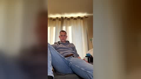 Snapshot of hungteasex chatting on April 17, 2026, 4:54 pm HungTeaseX online show from April 17, 2026, 4:54 pm