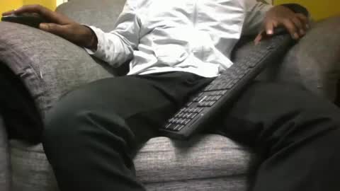 hunk_dominant online show from December 18, 2024, 5:52 pm