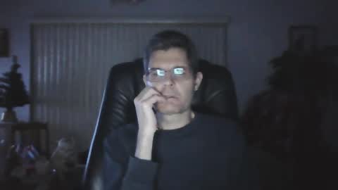 hunkmasclefad458 online show from December 16, 2024, 4:23 am