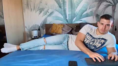 Hunter Bridges online show from November 5, 2025, 10:48 am