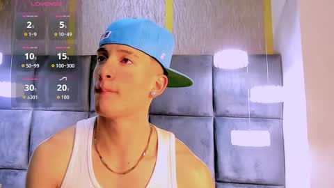 hunterheat_ online show from November 28, 2025, 11:35 am