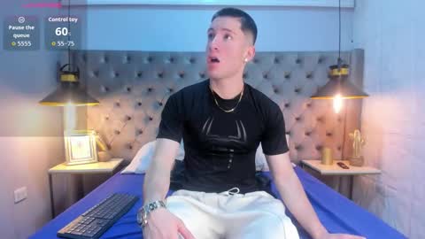 hunterheat_ online show from December 1, 2025, 12:43 pm