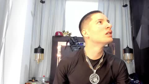 hunterheat_ online show from April 11, 2026, 2:21 pm