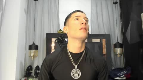 hunterheat_ online show from April 15, 2026, 1:51 pm