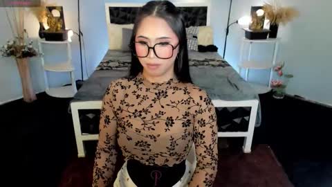 HELLO HANNAH IS BACK online show from November 24, 2025, 3:39 am