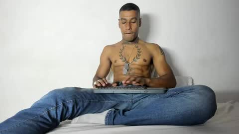 Snapshot of hunting_blondes chatting on May 6, 2026, 11:32 pm hunting_blondes online show from May 6, 2026, 11:32 pm