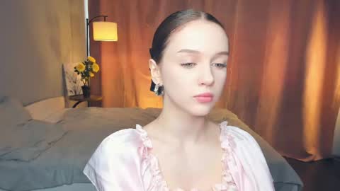 Snapshot of hwadwellingham chatting on June 11, 2026, 7:50 am Lily online show from June 11, 2026, 7:50 am