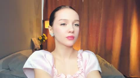 Snapshot of hwadwellingham chatting on June 14, 2026, 7:10 am Lily online show from June 14, 2026, 7:10 am