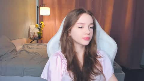 Snapshot of hwadwellingham chatting on July 4, 2026, 7:03 am Lily online show from July 4, 2026, 7:03 am