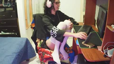 hxxyro1 online show from April 29, 2026, 3:54 am