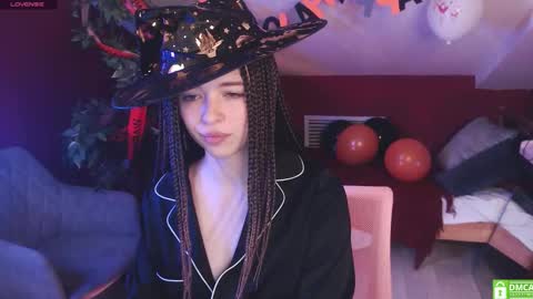 Julia online show from October 22, 2025, 9:58 pm