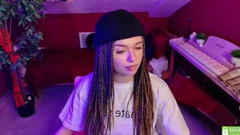 Julia online show from November 2, 2025, 9:17 pm