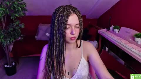 Julia online show from November 11, 2025, 9:04 pm