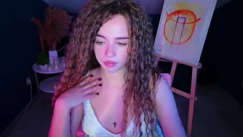 Julia online show from November 19, 2025, 8:53 pm