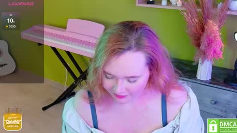 Julia online show from November 29, 2025, 9:29 pm