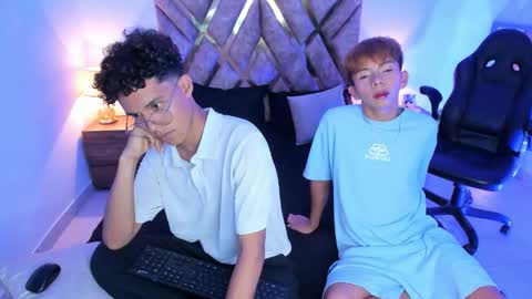 Son Hyunjin online show from November 16, 2025, 6:02 pm